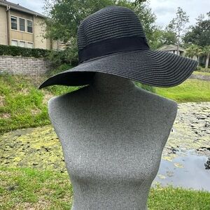 Women’s sun hat with big brim,charlotte russe,black color